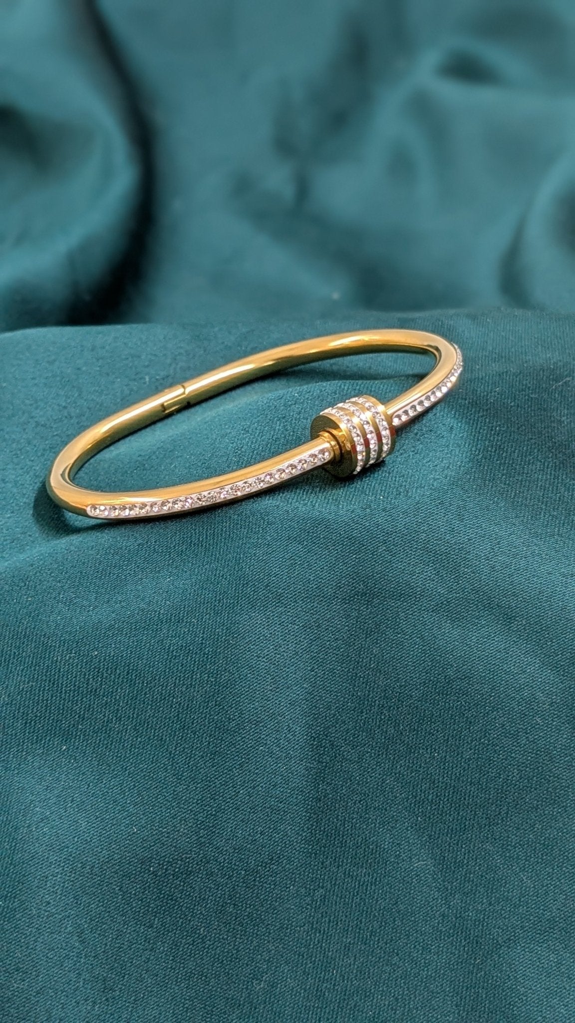 Rhine stone cuff bangle - Ladies Point