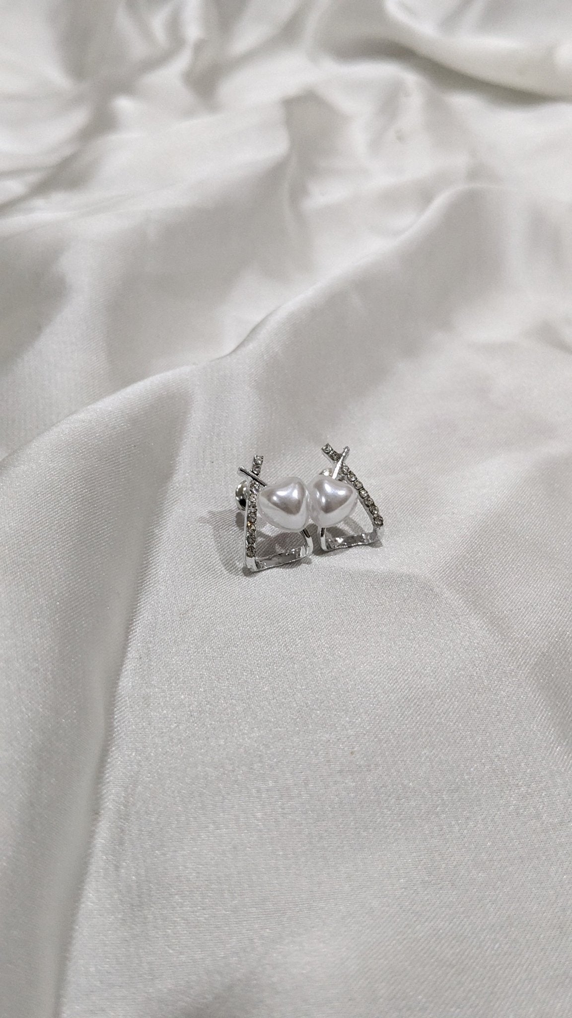 white pearl Earring - Ladies Point