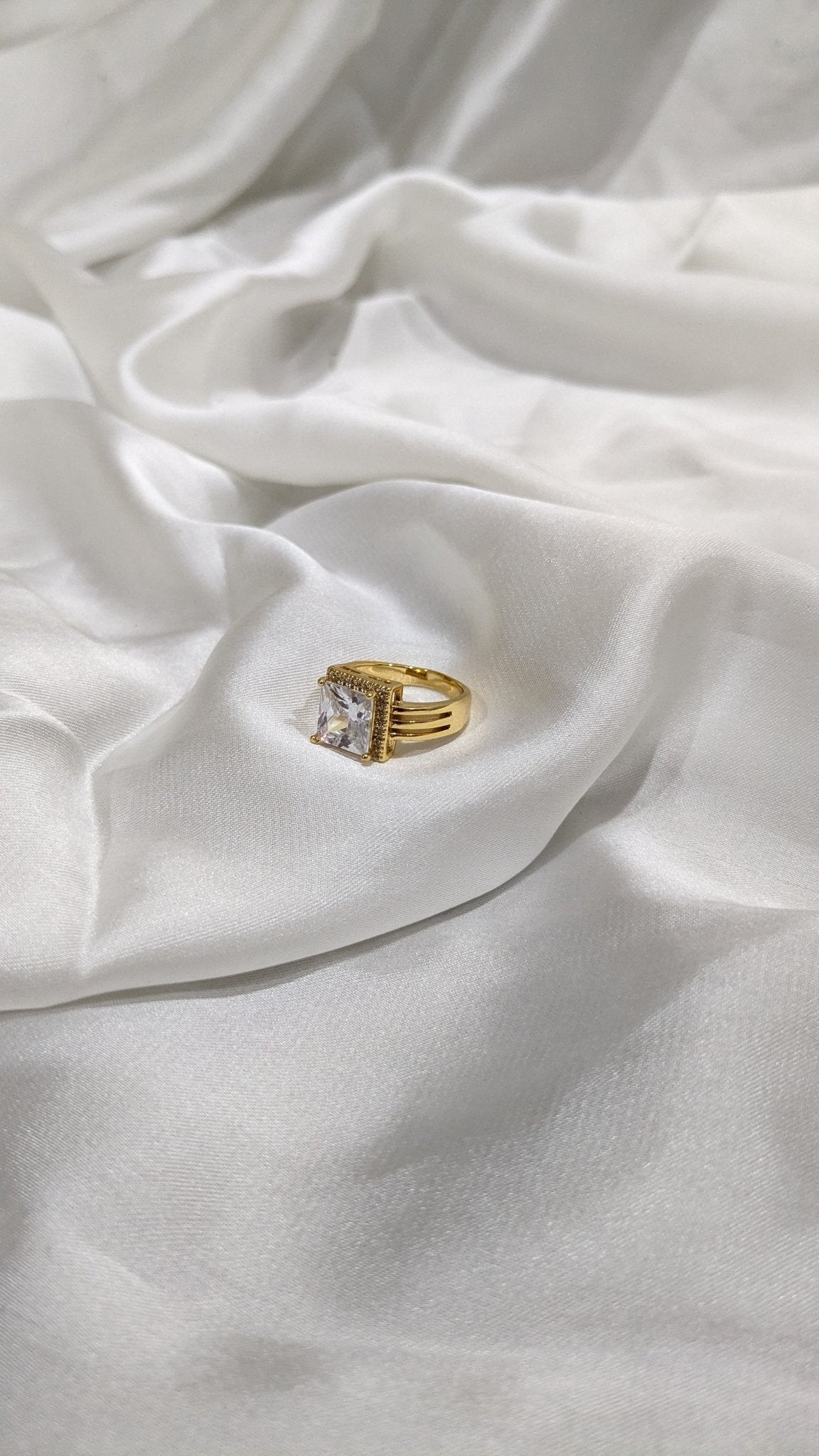 White stone Rings - Ladies Point