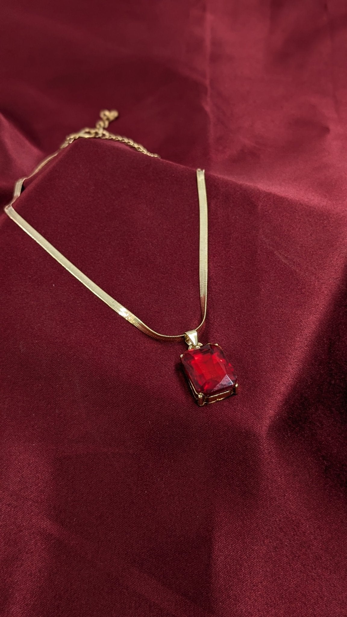 Square pendant necklace