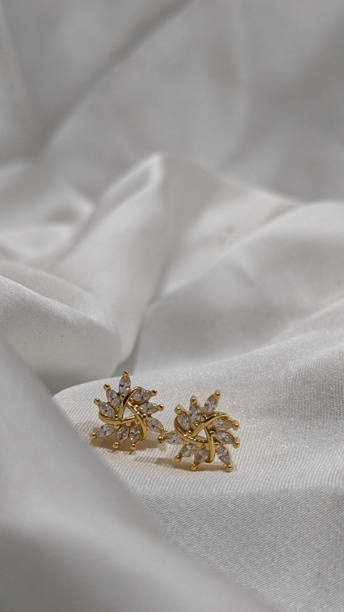 Flower stone Earring - Ladies Point