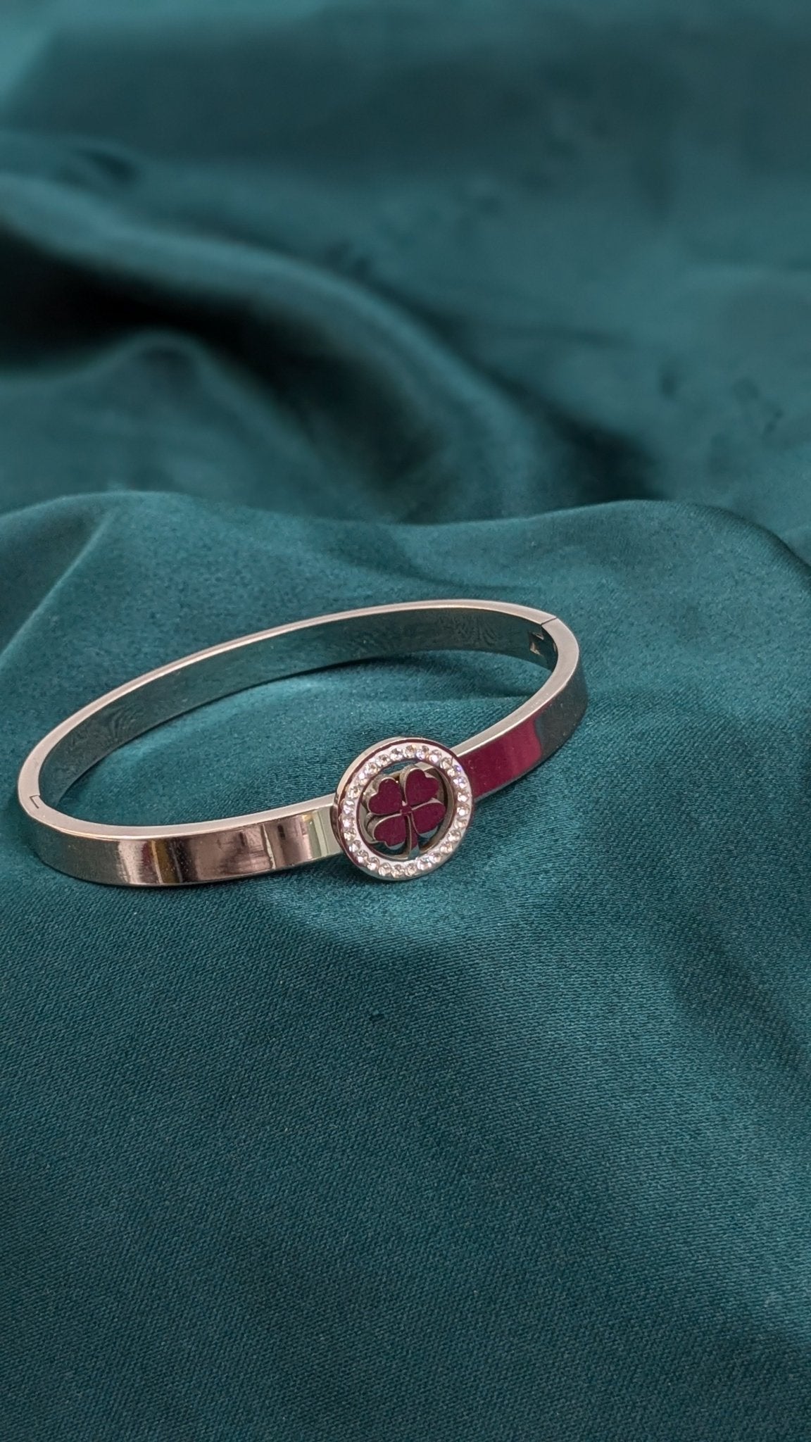 leaf clover white bangle - Ladies Point