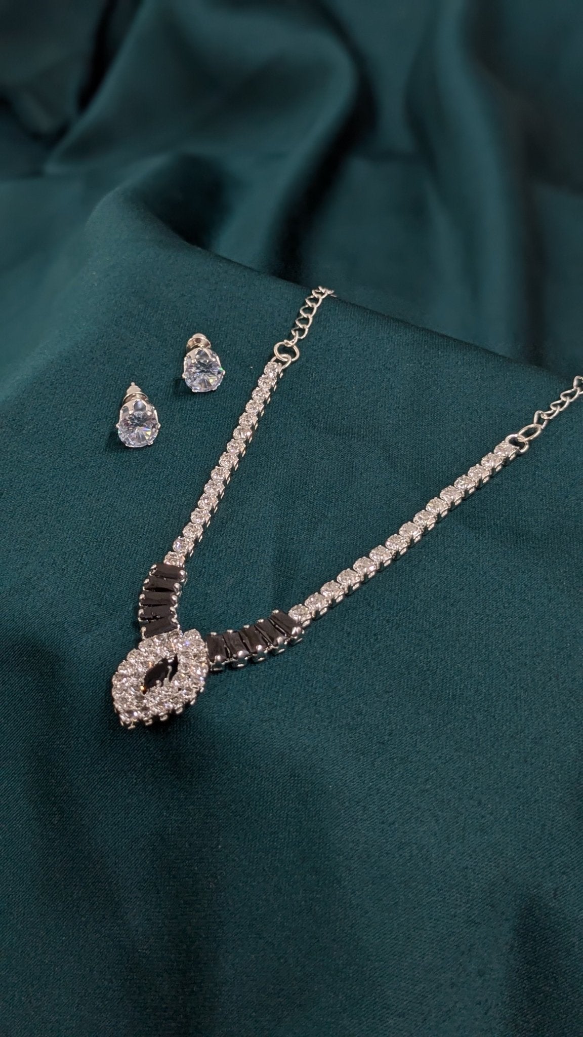 Zircons necklace set - Ladies Point