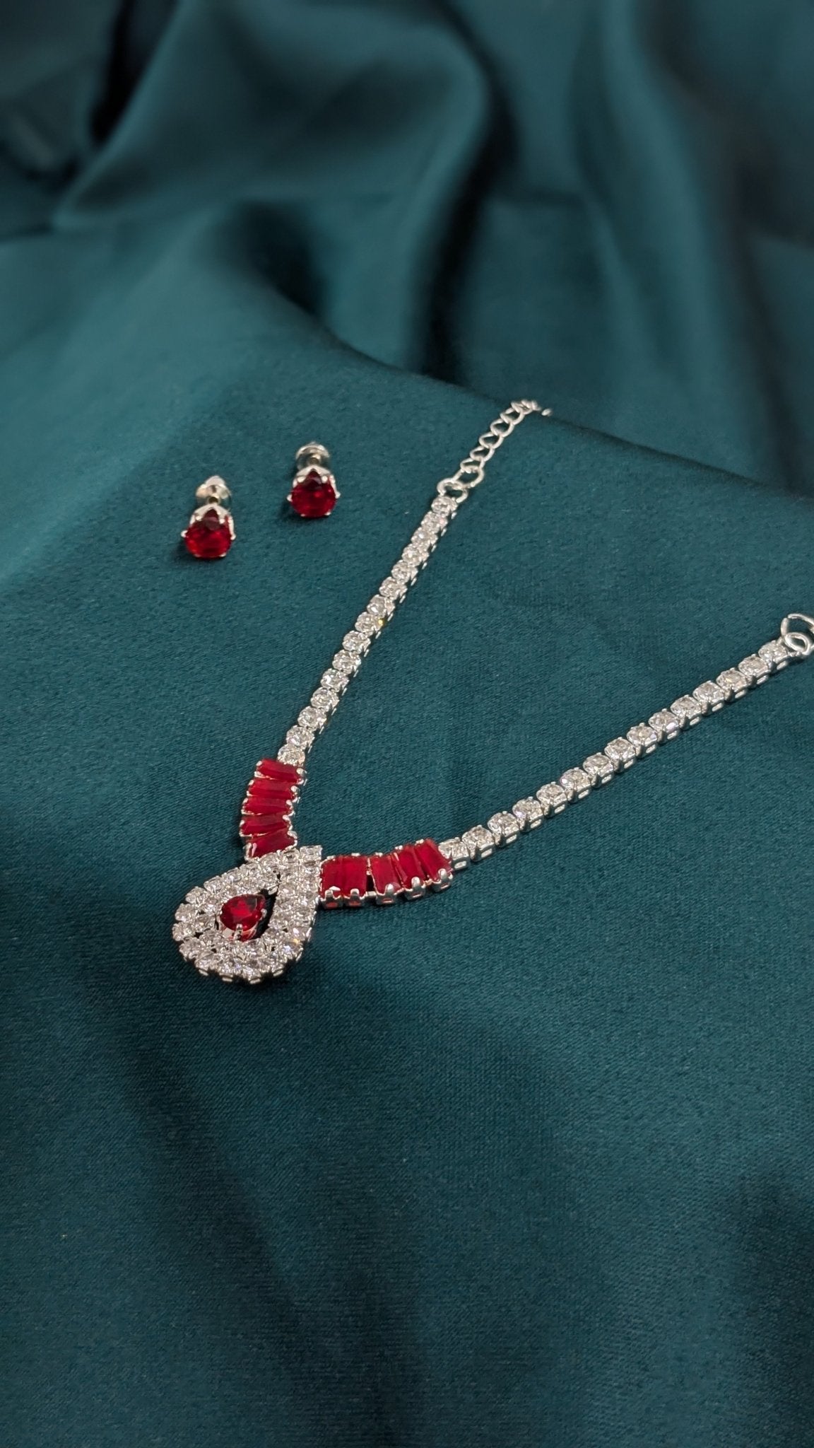 Zircons necklace set - Ladies Point