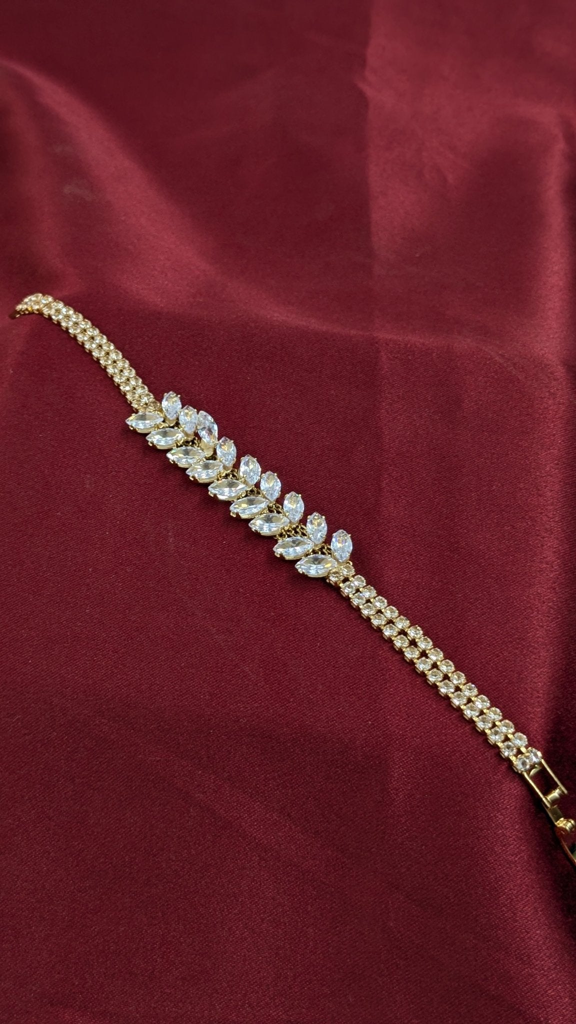 leaf-pattern bracelet