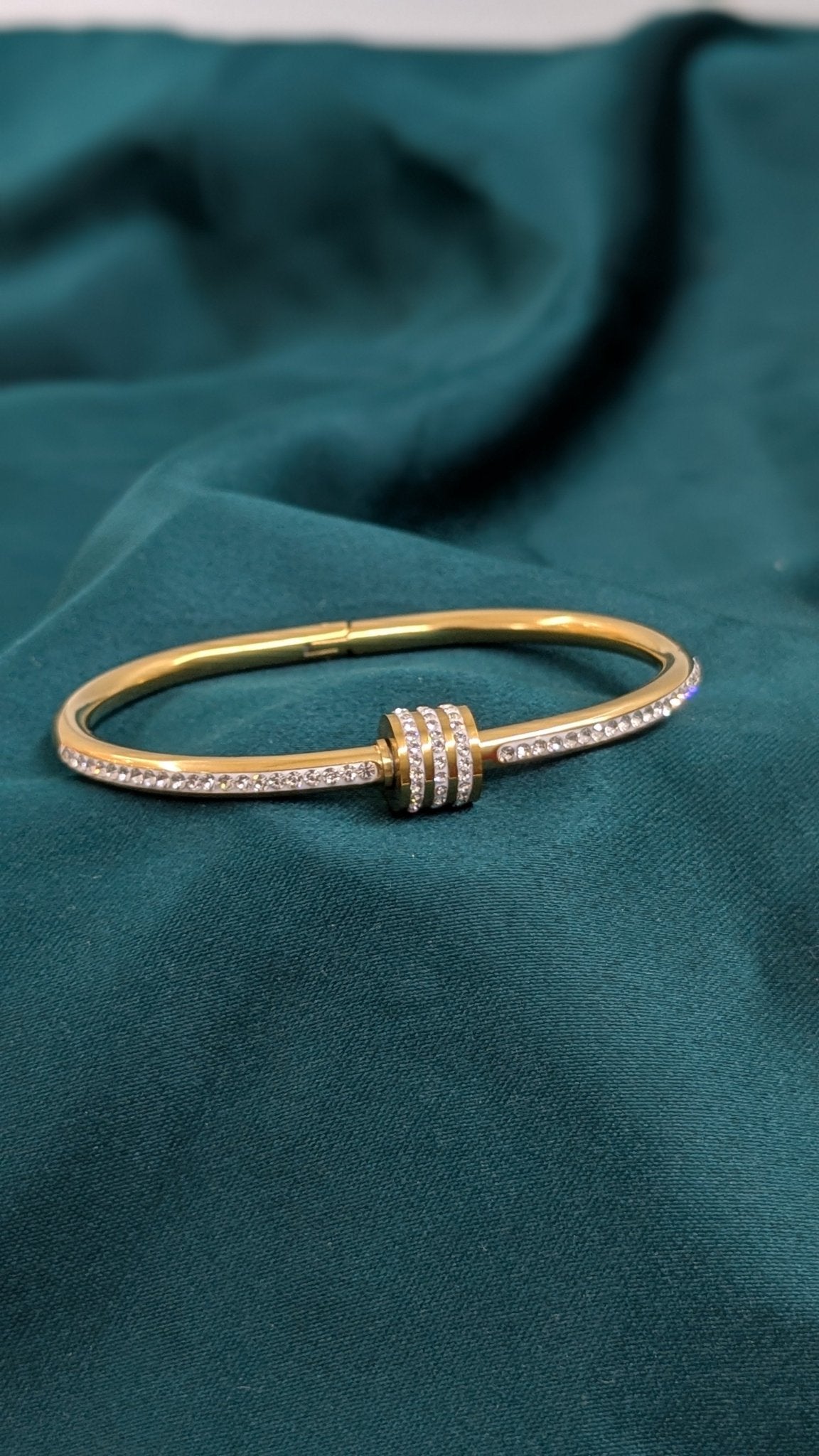 Rhine stone cuff bangle - Ladies Point