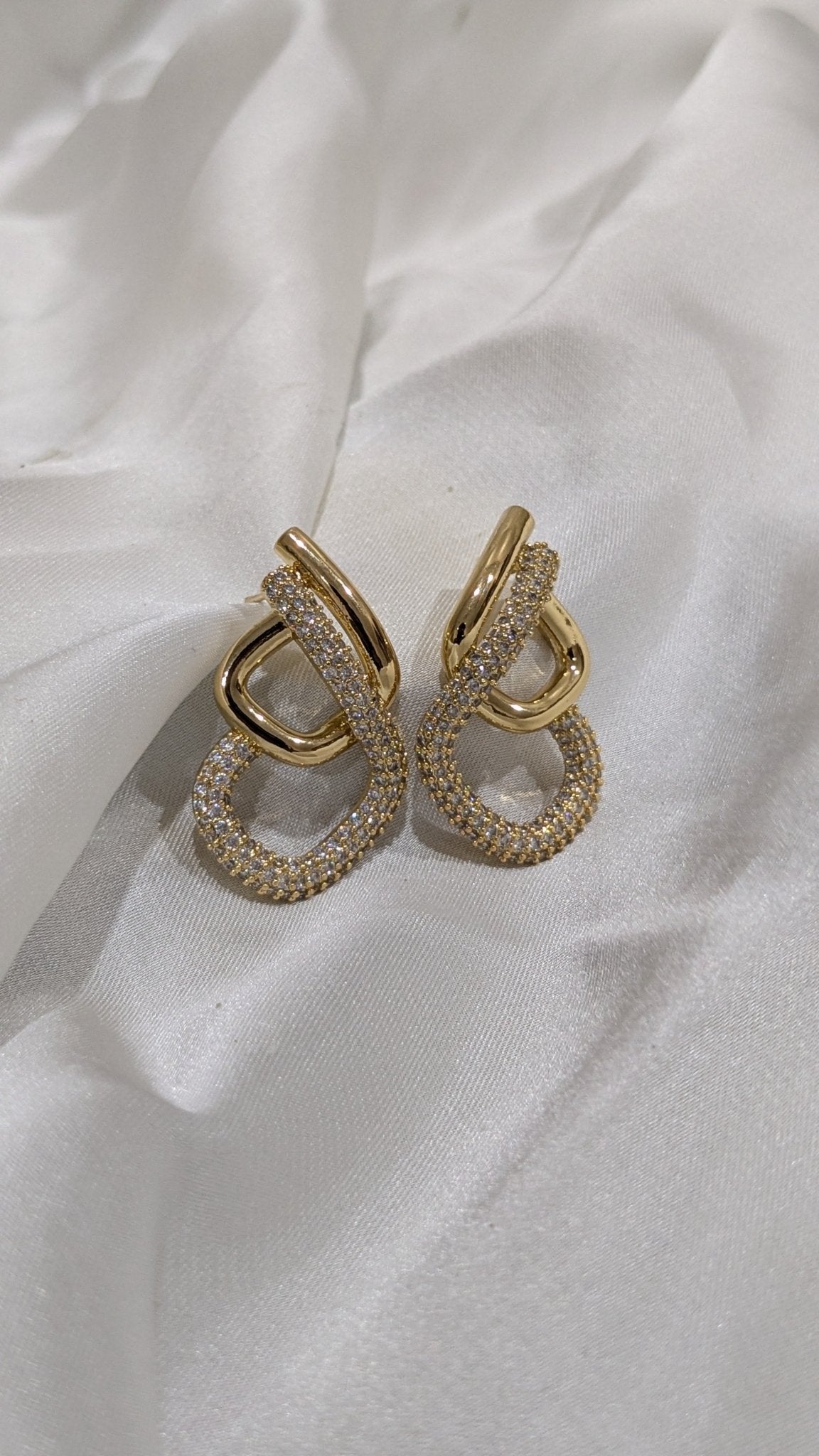 Gold - toned dangle Earring - Ladies Point