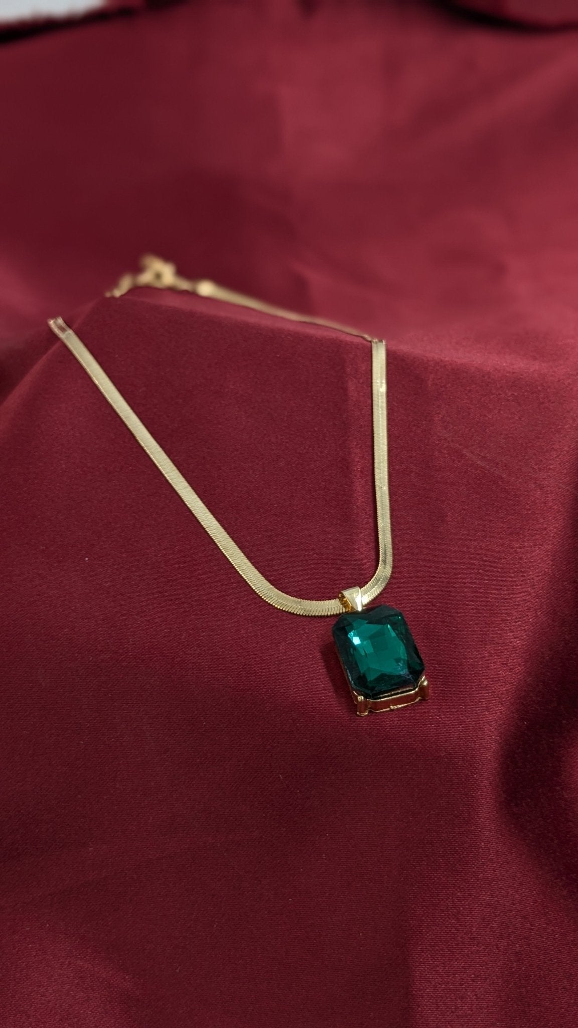 Square pendant necklace