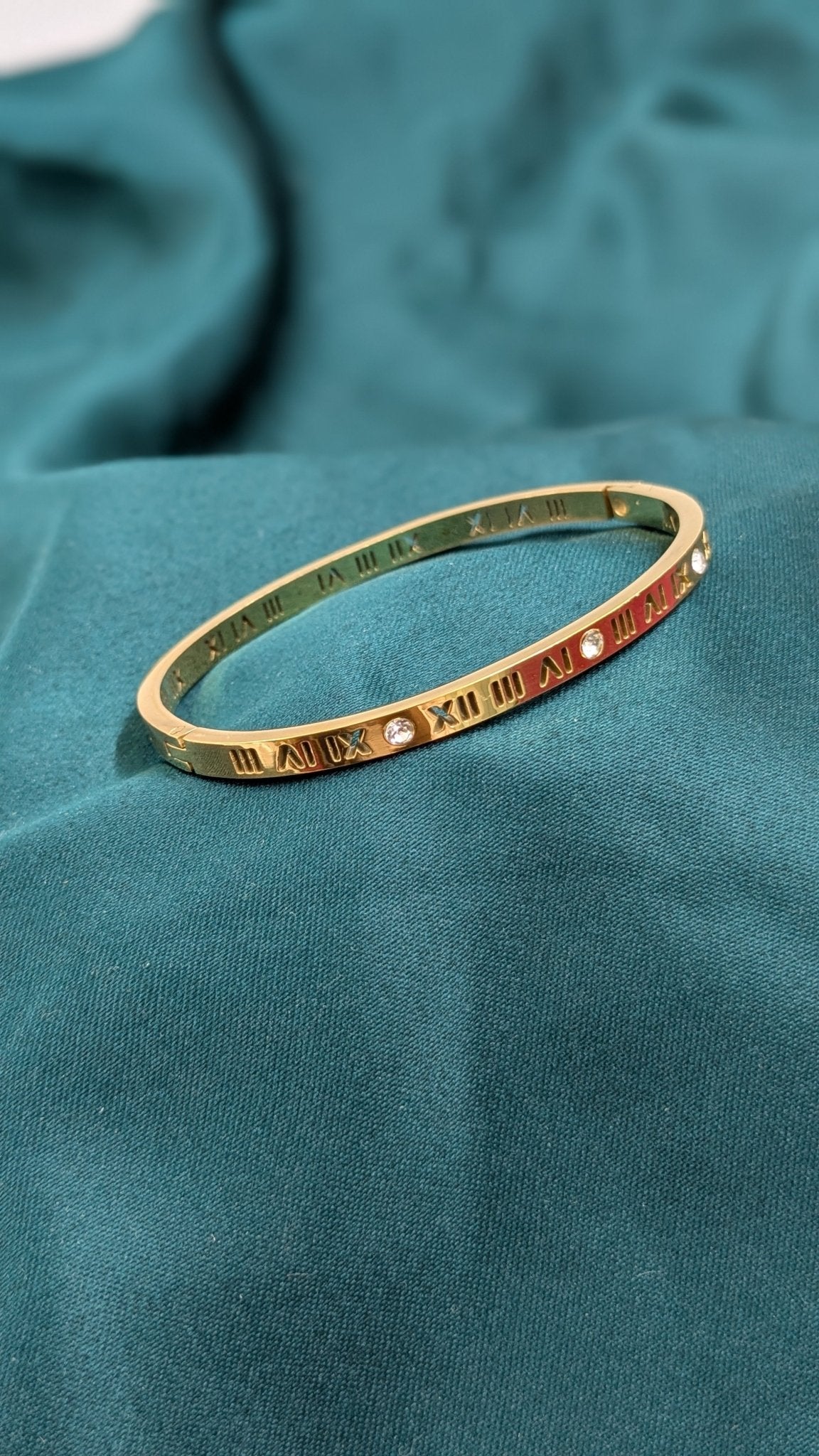 Roman numeral bangle - Ladies Point